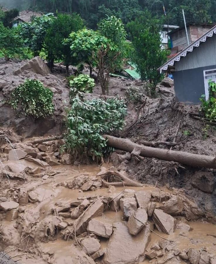 সিকিমে ফের ধস: পশ্চিম সিকিমের রিম্বিতে ক্ষতিগ্রস্ত বহু বাড়ি, ভেঙে পড়ল সেতু