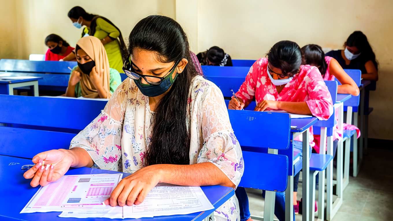 উচ্চমাধ্যমিক তৃতীয় সেমেস্টার শুরু, প্রথমবার OMR-এ পরীক্ষা ৭ লক্ষ ১৮ হাজার ৬২০ পরীক্ষার্থীর