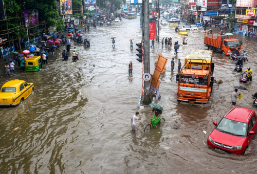 বঙ্গে ফের ভারী বৃষ্টির সতর্কতা, বন্যা পরিস্থিতিতে নজরদারি—স্বস্তি নিউ ফরাক্কায় রেল যোগাযোগে
