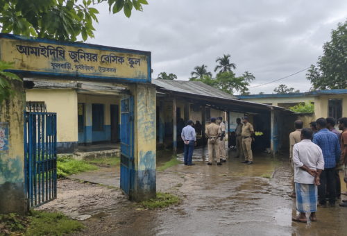 ফুলবাড়ির স্কুলে অজ্ঞাতপরিচয় ব্যক্তির দেহ উদ্ধার, চাঞ্চল্য